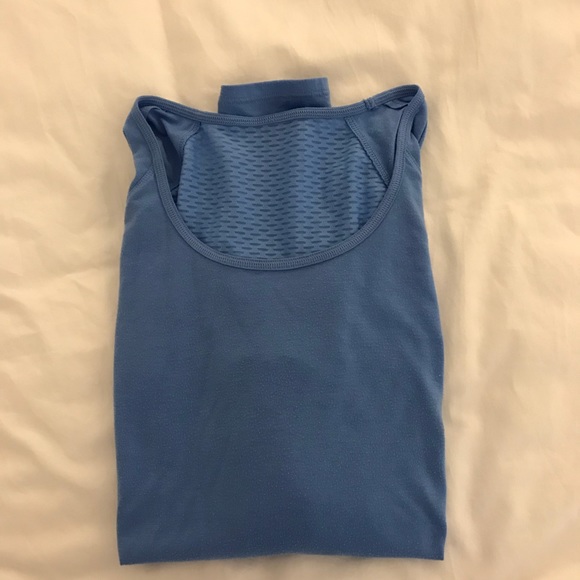 Under Armour Long Sleeve Run Shirt! 🏃‍♀️ - Picture 2 of 6